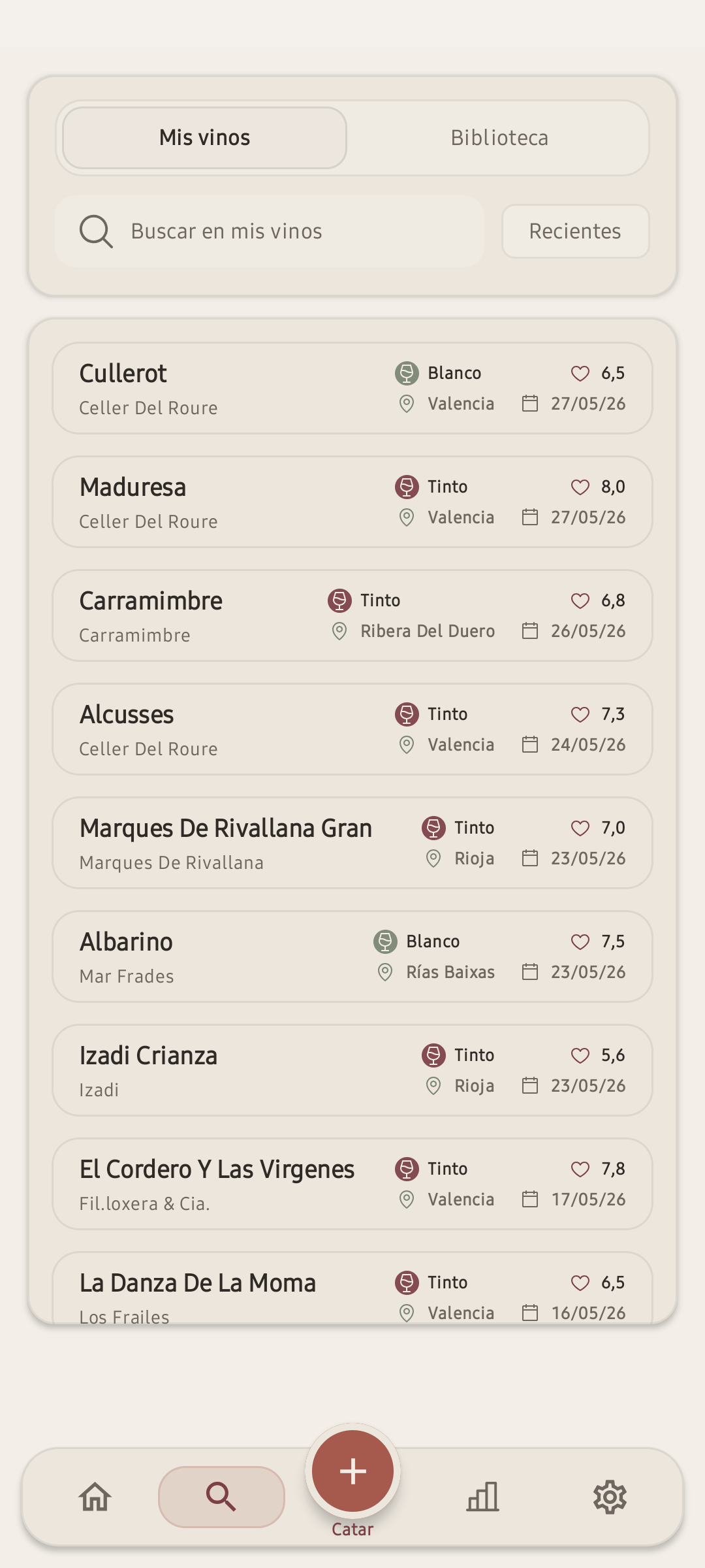 Pantalla de biblioteca de vinos de ViNotes con busqueda y listado de vinos